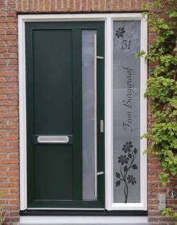 Raamfolie verticaal met sierlijke bloemen